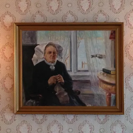 فندق Utne Hotel *